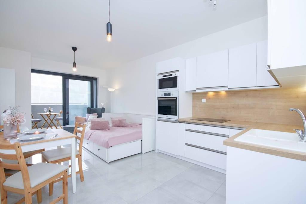 Apartment In Bratislava With Free Parking Bagian luar foto