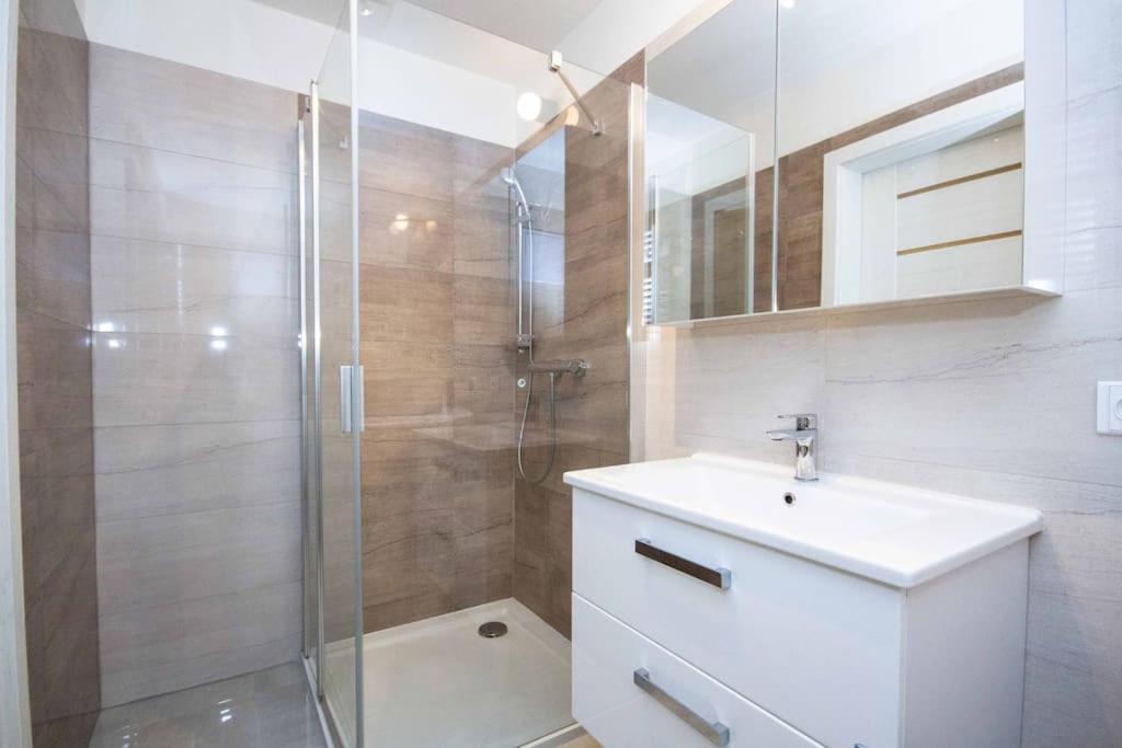 Apartment In Bratislava With Free Parking Bagian luar foto