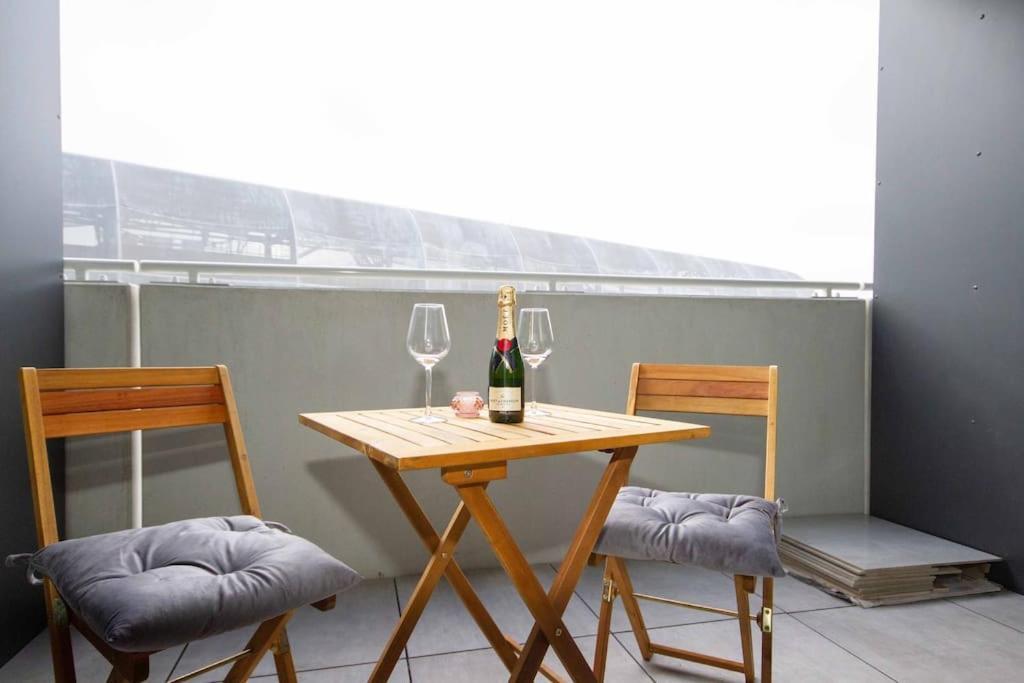 Apartment In Bratislava With Free Parking Bagian luar foto