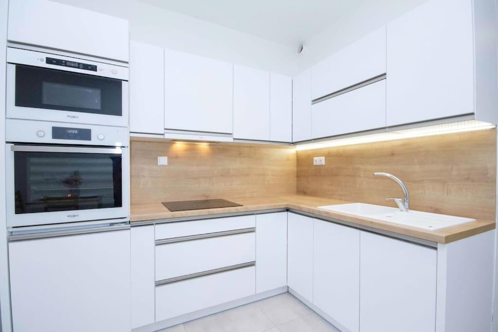 Apartment In Bratislava With Free Parking Bagian luar foto