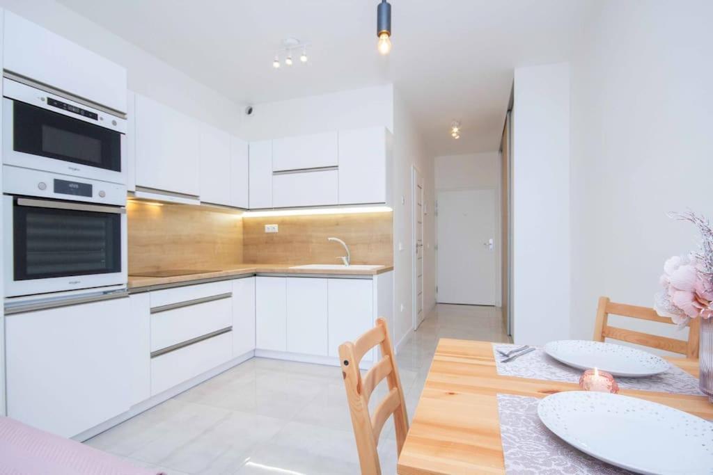 Apartment In Bratislava With Free Parking Bagian luar foto