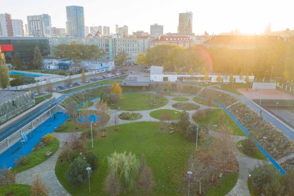 Apartment In Bratislava With Free Parking Bagian luar foto